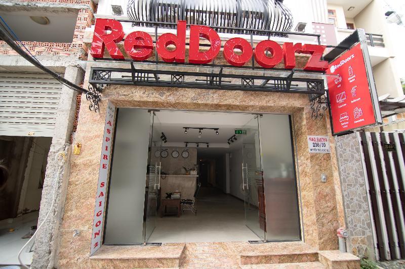 Reddoorz Plus @ Nguyen Trai Street Bandar Ho Chi Minh Luaran gambar