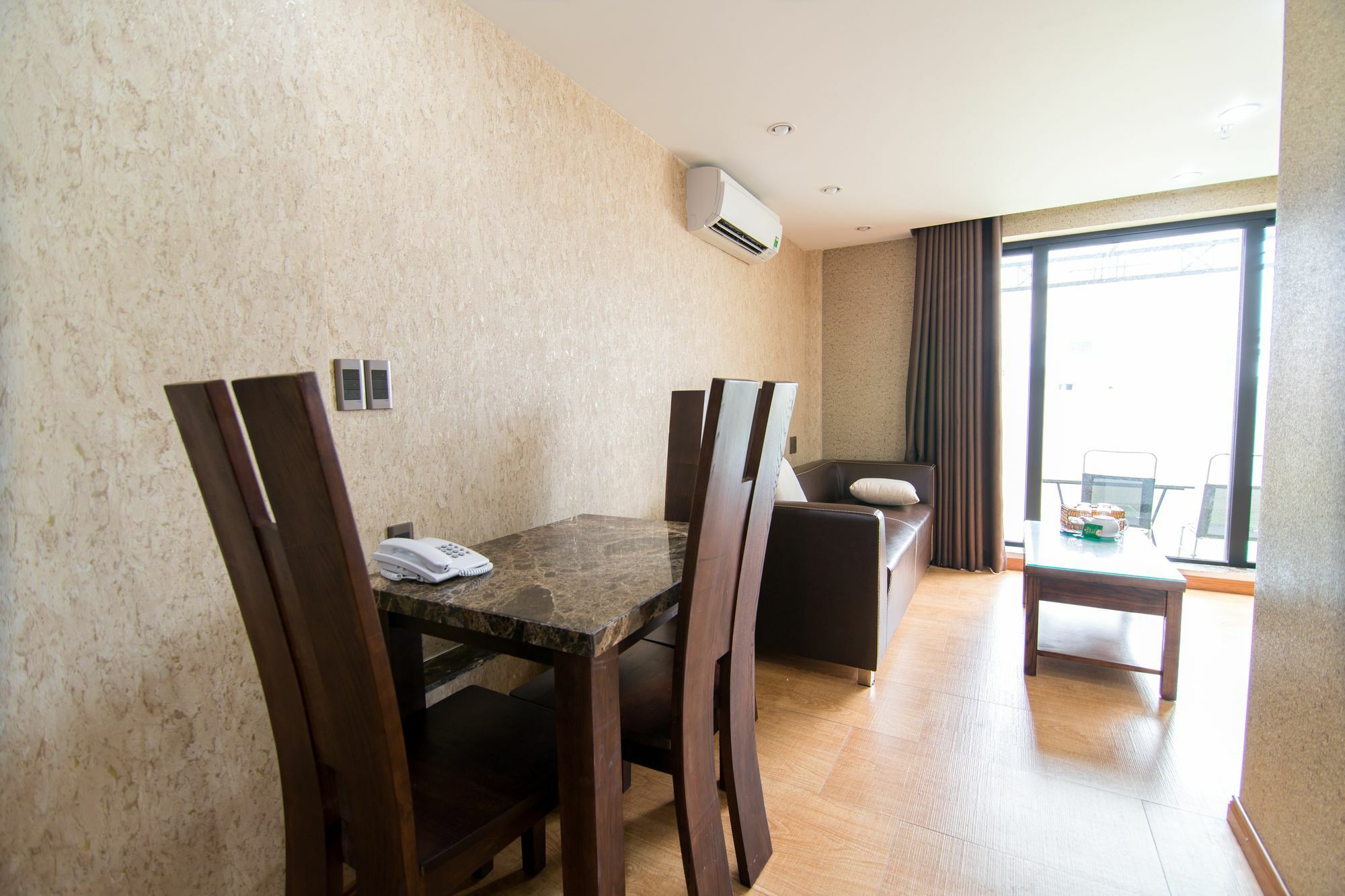 Reddoorz Plus @ Nguyen Trai Street Bandar Ho Chi Minh Luaran gambar
