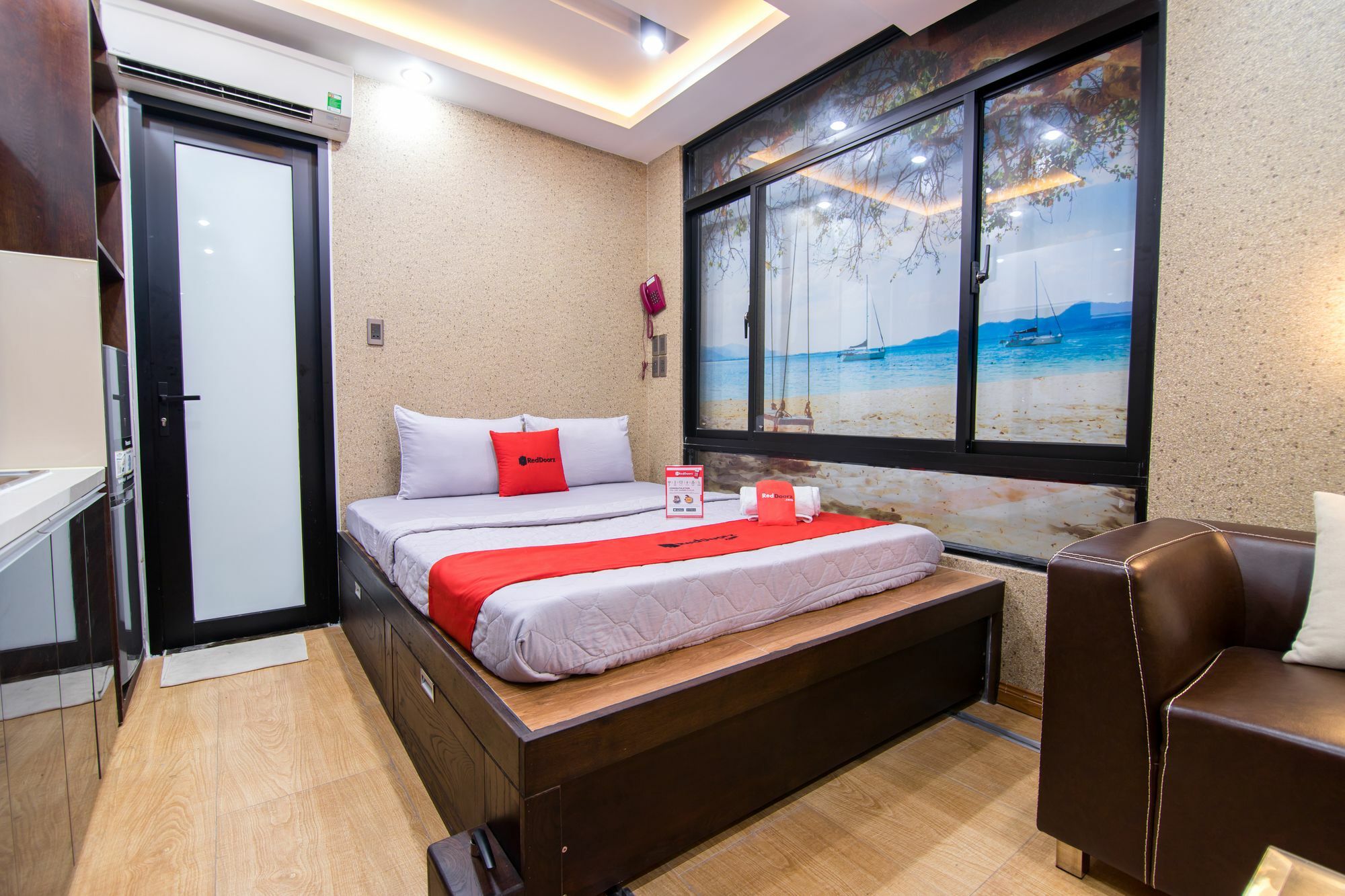 Reddoorz Plus @ Nguyen Trai Street Bandar Ho Chi Minh Luaran gambar