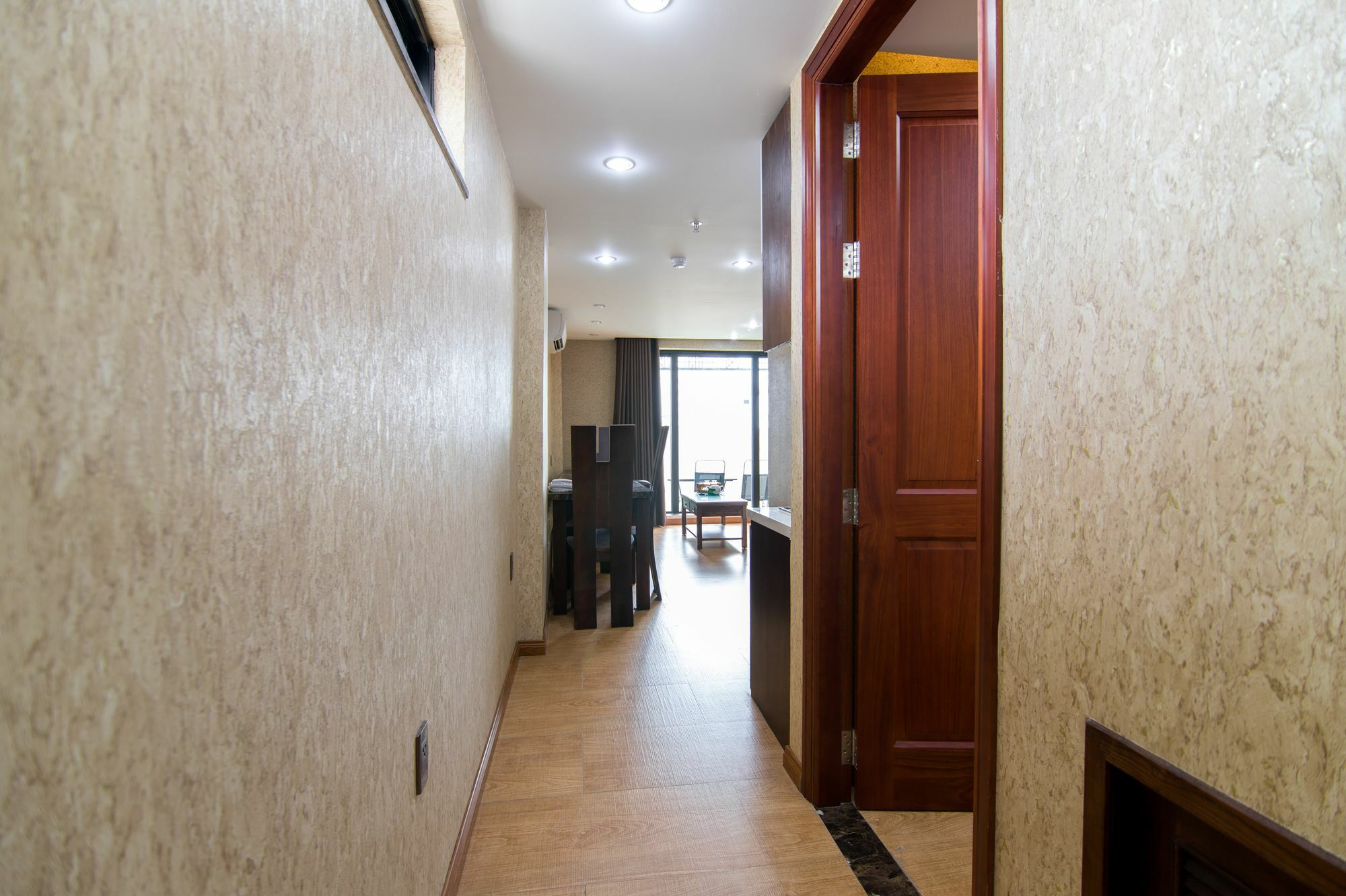 Reddoorz Plus @ Nguyen Trai Street Bandar Ho Chi Minh Luaran gambar