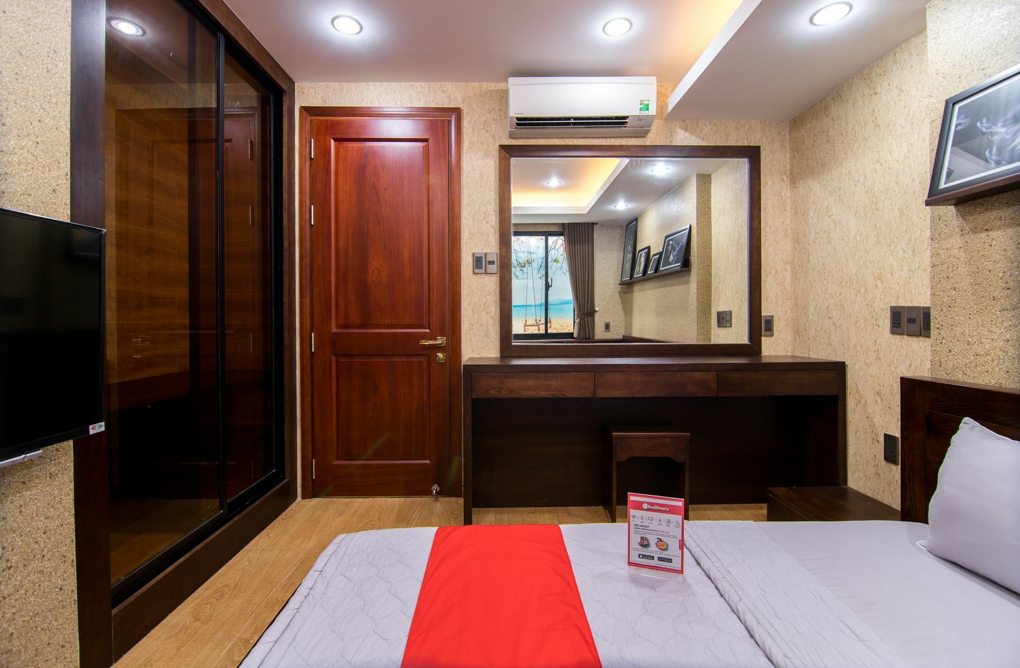 Reddoorz Plus @ Nguyen Trai Street Bandar Ho Chi Minh Luaran gambar