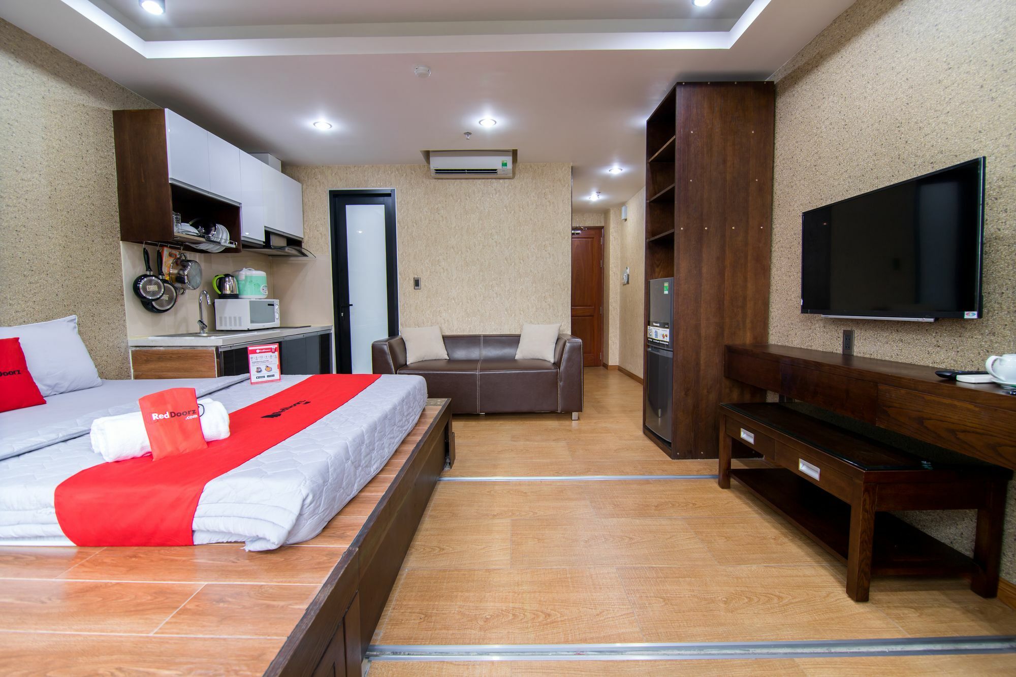 Reddoorz Plus @ Nguyen Trai Street Bandar Ho Chi Minh Luaran gambar